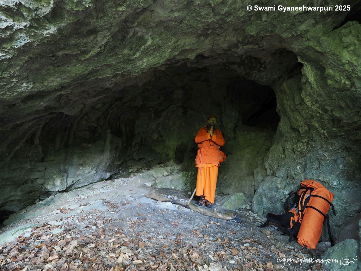 Žitného jeskyně ve Křtinském údolí. Foto: Svámí Gyaneshwarpuri, samospoušť (2025).